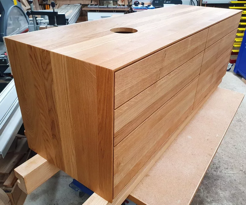 Waschtisch aus Eiche massiv mit sieben Schubkästen