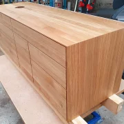 Waschtisch aus Eiche massiv mit sieben Schubkästen