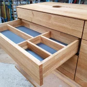 Waschtisch aus Eiche massiv mit sieben Schubkästen