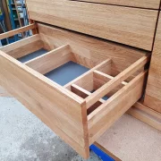 Waschtisch aus Eiche massiv mit sieben Schubkästen