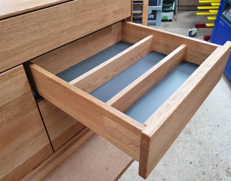 Waschtisch aus Eiche massiv mit sieben Schubkästen