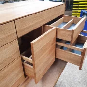 Waschtisch aus Eiche massiv mit sieben Schubkästen