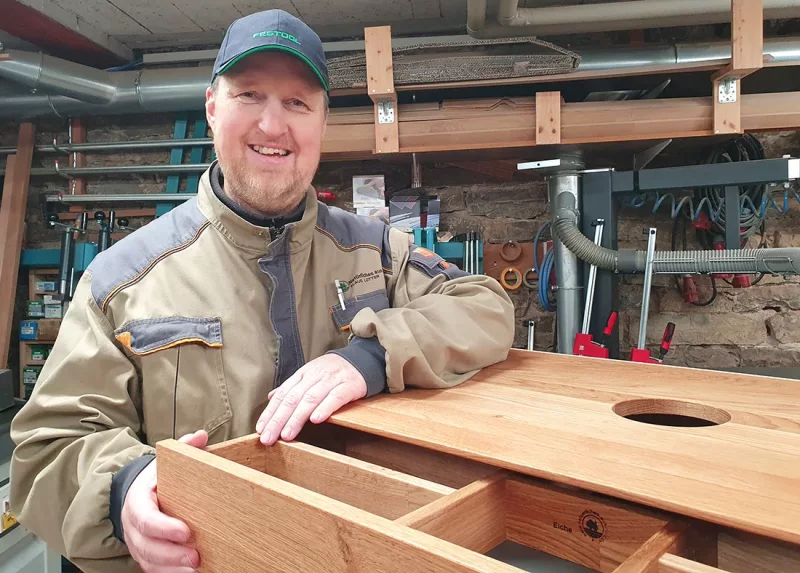 Waschtisch aus Eiche massiv mit sieben Schubkästen