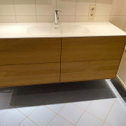 Waschtisch aus Eiche massiv mit vier Schubkästen