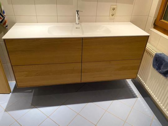 Waschtisch aus Eiche massiv mit vier Schubkästen
