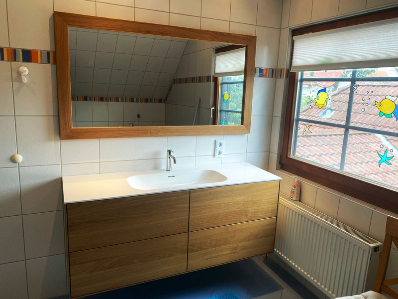 Waschtisch aus Eiche massiv mit vier Schubkästen