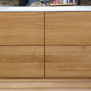 Waschtisch aus Eiche massiv mit vier Schubkästen