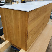 Waschtisch aus Eiche massiv mit vier Schubkästen