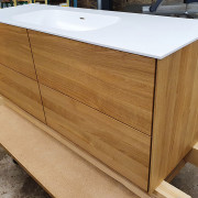 Waschtisch aus Eiche massiv mit vier Schubkästen
