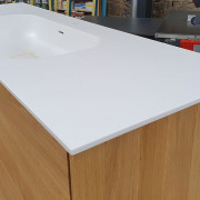 Waschtisch aus Eiche massiv mit vier Schubkästen