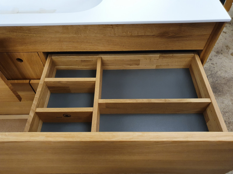 Waschtisch aus Eiche massiv mit vier Schubkästen