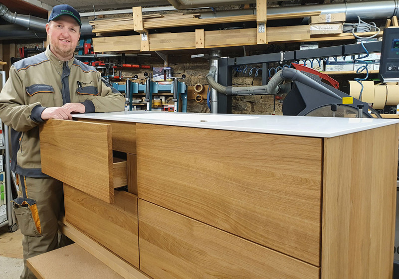 Waschtisch aus Eiche massiv mit vier Schubkästen