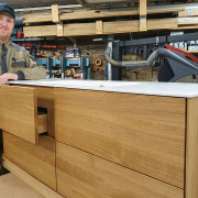 Waschtisch aus Eiche massiv mit vier Schubkästen