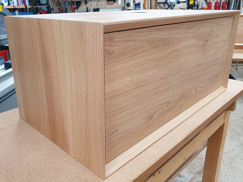 Waschtisch aus Eiche massiv mit einem Schubkasten