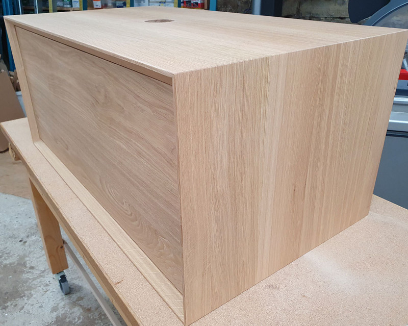 Waschtisch aus Eiche massiv mit einem Schubkasten