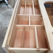 Waschtisch aus Fichte-Altholzbalken massiv mit zwei Schubkästen und einer Tür