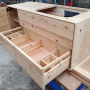 Waschtisch aus Fichte-Altholzbalken massiv mit zwei Schubkästen und einer Tür