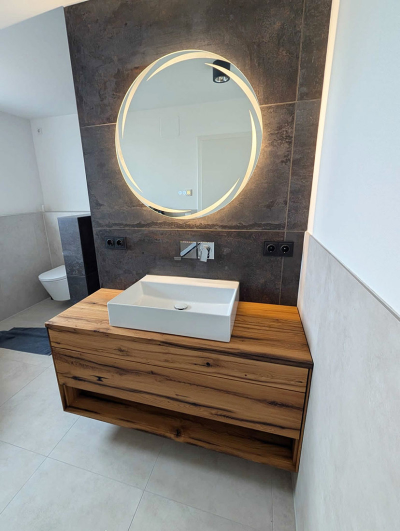 Waschtisch aus original alten Eichenbalken mit zwei Schubkasten