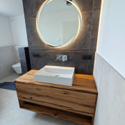 Waschtisch aus original alten Eichenbalken mit zwei Schubkasten