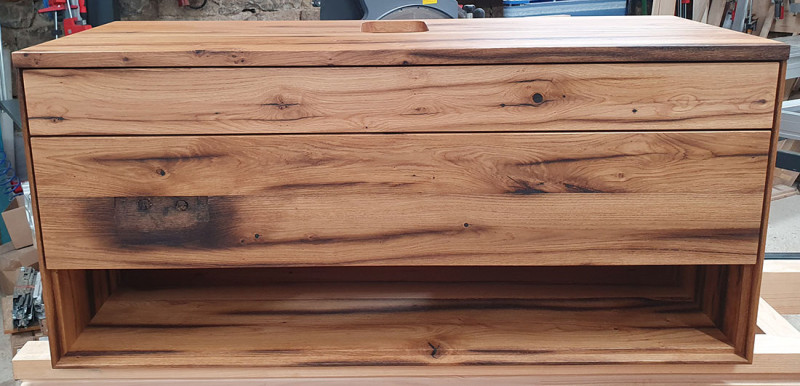 Waschtisch aus original alten Eichenbalken mit zwei Schubkasten