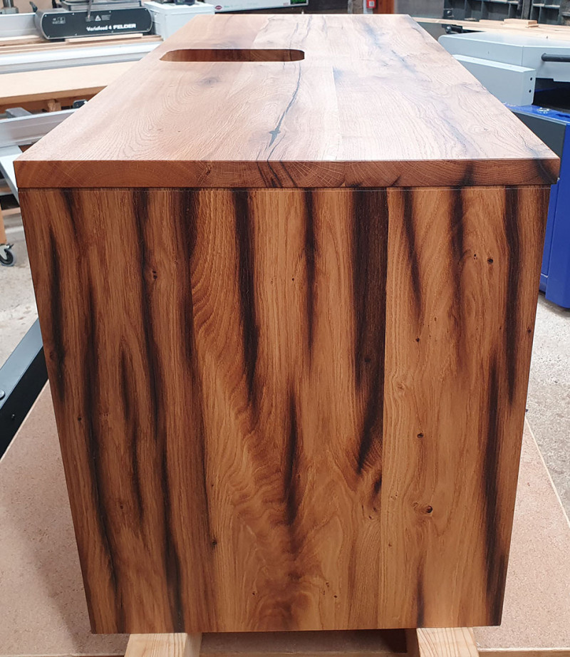 Waschtisch aus original alten Eichenbalken mit zwei Schubkasten