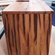 Waschtisch aus original alten Eichenbalken mit zwei Schubkasten