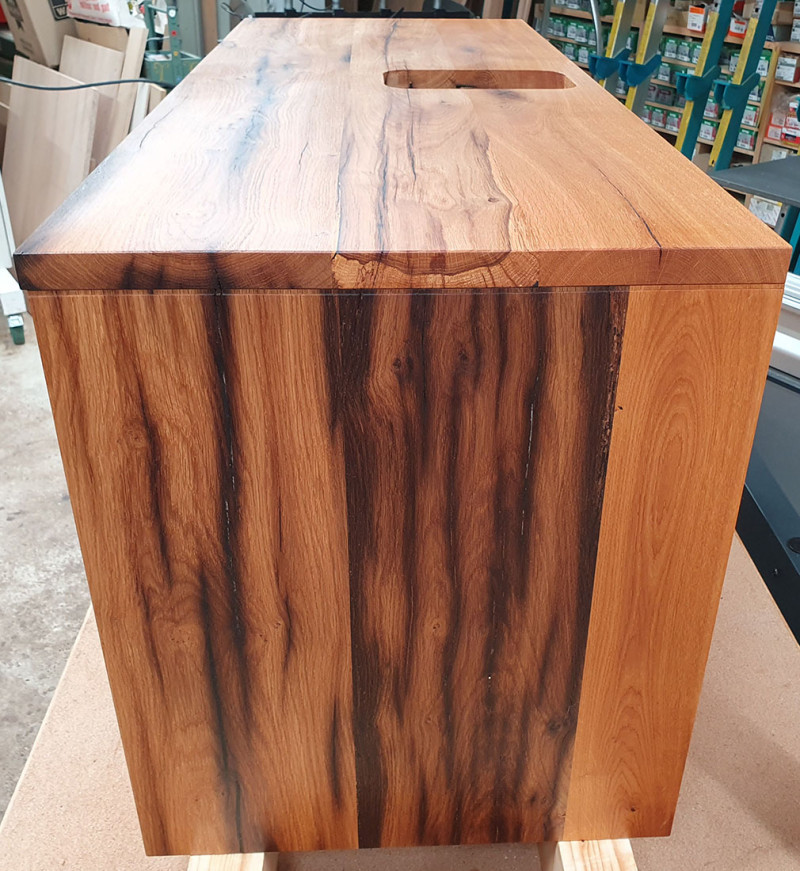 Waschtisch aus original alten Eichenbalken mit zwei Schubkasten