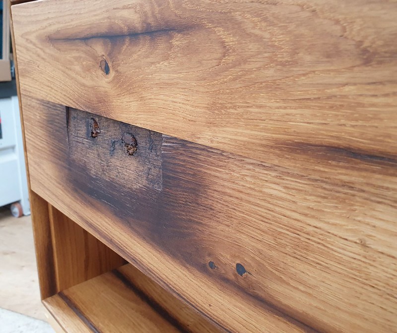 Waschtisch aus original alten Eichenbalken mit zwei Schubkasten