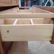 Waschtisch aus original alten Eichenbalken mit zwei Schubkasten